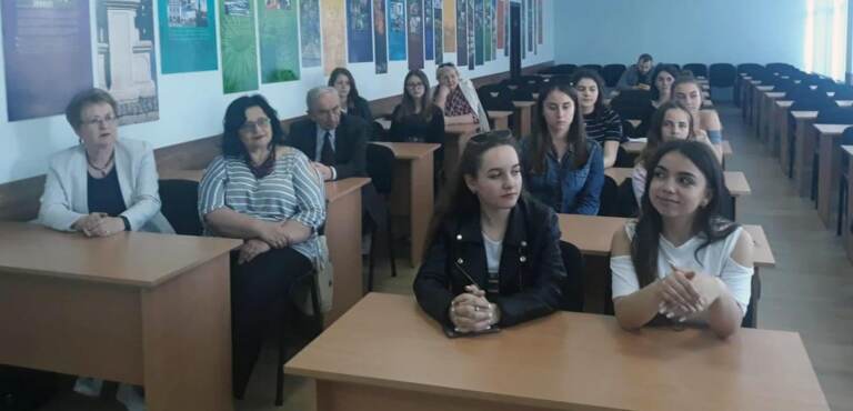 Абітурієнти завітали на філологічний факультет та спробували себе в ролі журналістів